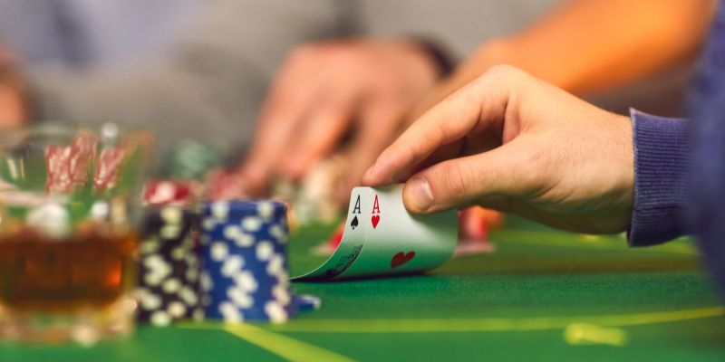 Những hành động thường xuất hiện trong ván Poker
